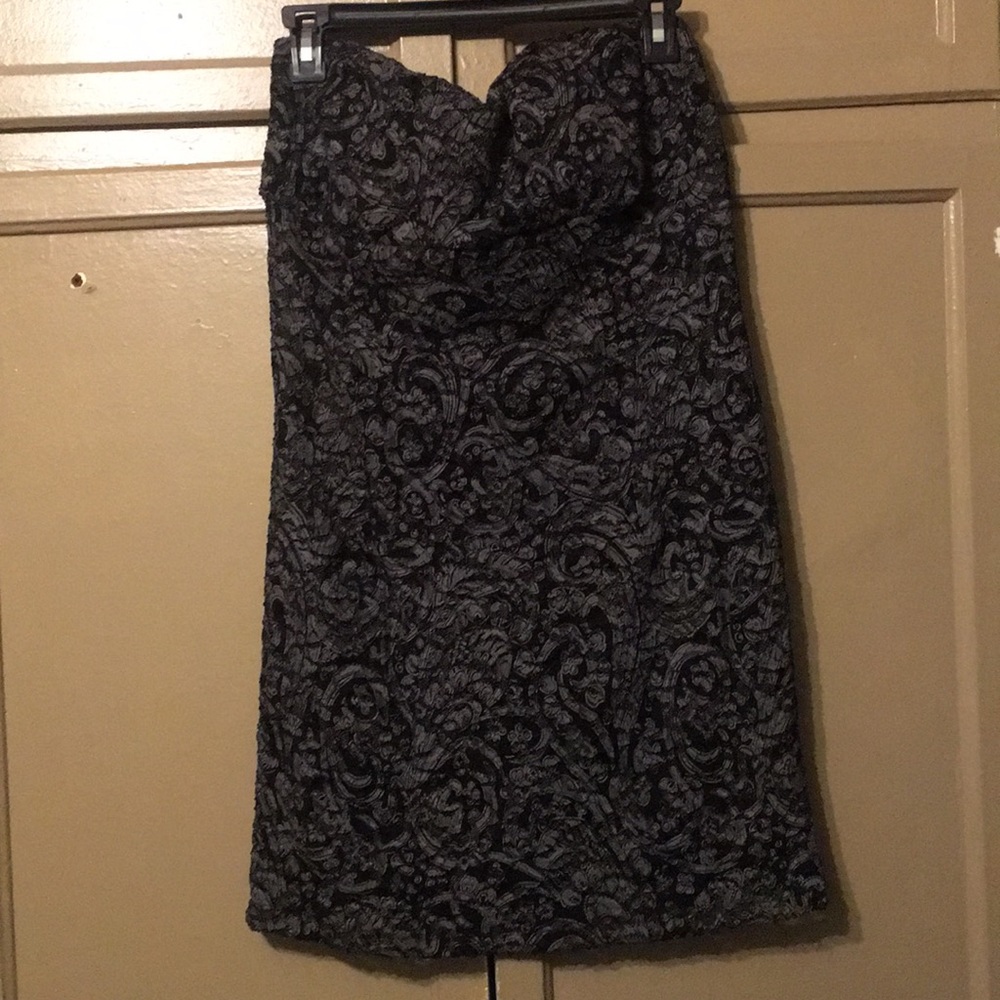 Strapless gray and black lace